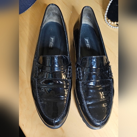 EUC Paul Green black patent leather penny loafers sz 9, fits like 8 or 8.5 - Picture 1 of 15